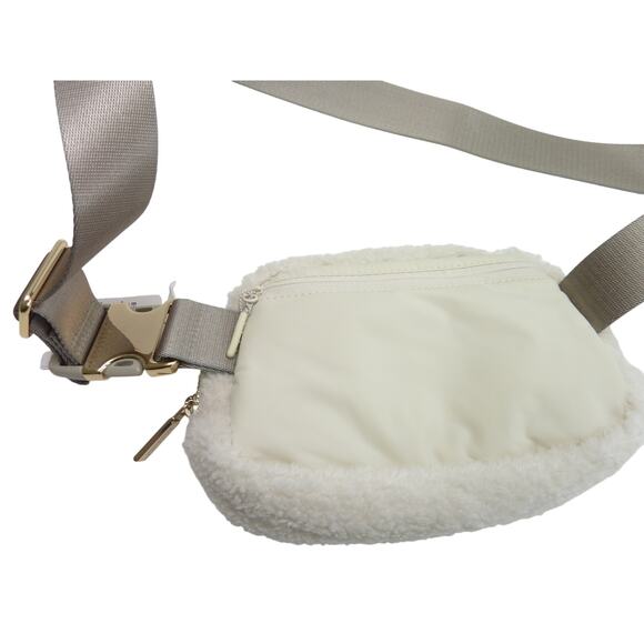 NWT Lululemon Everywhere Fleece Belt Bag - Picture 3 of 3